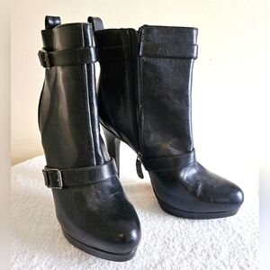 Stunning platform Vera Wang heeled boots, Women's 9.5